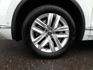 Touareg ELEGANCE V6 eHybrid 4x4 DSG - Image 19
