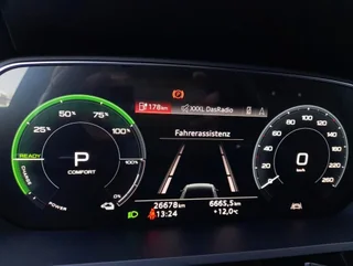 e-tron 50 quattro S-LINE BLACK - Image 9