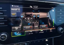 Superb Kombi SPORTLINE PHEV 156/218 DSG - Image 6