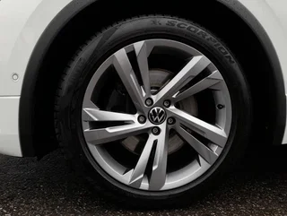 Tiguan R-LINE e-Hybrid DSG - Image 17