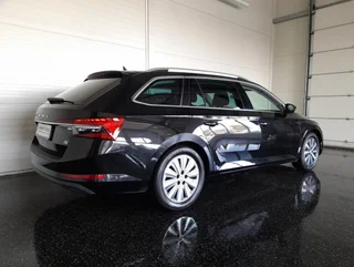 Superb Combi STYLE 156/218 PHEV DSG - Image 2