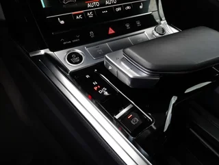 e-tron SB 50 quattro S-LINE BLACK - Image 8