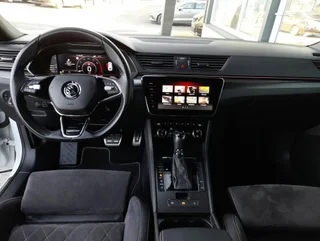 Superb Kombi SPORTLINE IV 156/218 DSG - Image 3