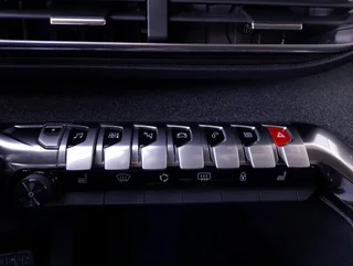 3008 ALLURE 225 PHEV Aut - Image 7