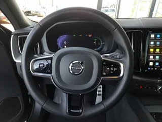 XC60 T6 R-DESIGN 4x4 PHEV Aut - Image 9