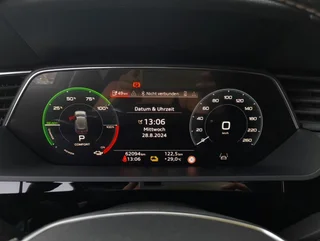 e-tron SB 50 quattro S-LINE - Image 7