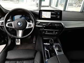 530 e TOURING M-SPORT 4x4 Aut - Image 3