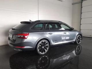 Superb Kombi SPORTLINE PHEV 156/218 DSG - Image 2