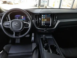 XC60 T6 R-DESIGN 4x4 PHEV Aut - Image 3