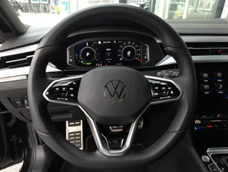Arteon R-LINE eHybrid DSG - Image 8